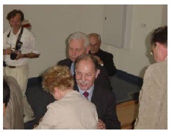 W chwilę po ogłoszeniu wyników wyborów  - prodziekan dr inż. Aleksander Starakiewicz przyjmuje gratulacje (wrzesień 2006 roku)
