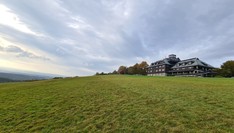 Akademicki Ośrodek Szybowcowy na szczycie bezmiechowskiego szybowiska